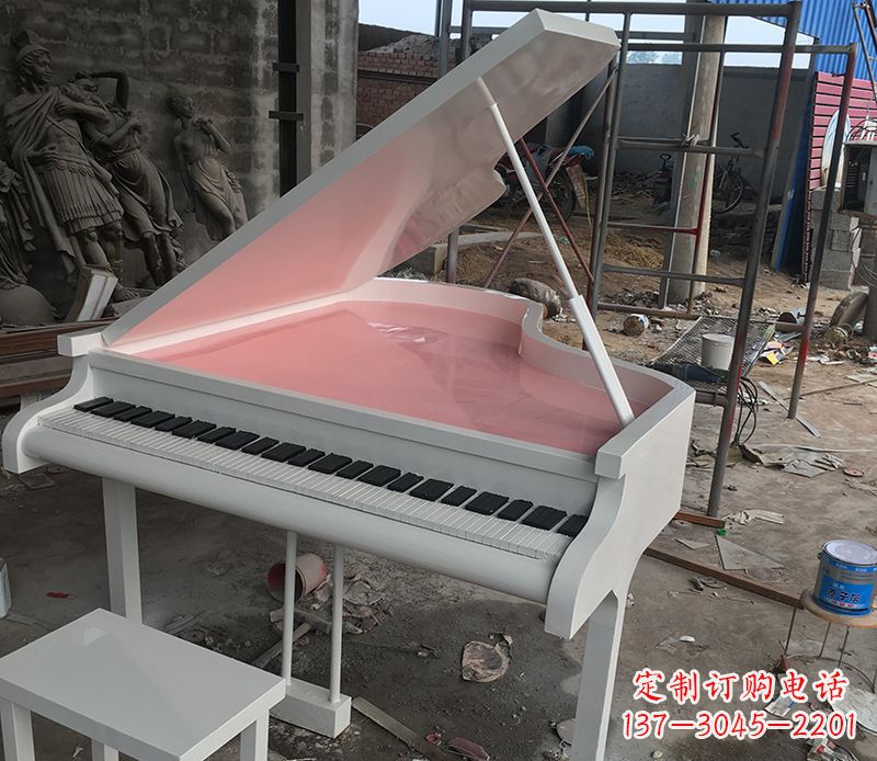 宁波校园里的钢琴雕塑