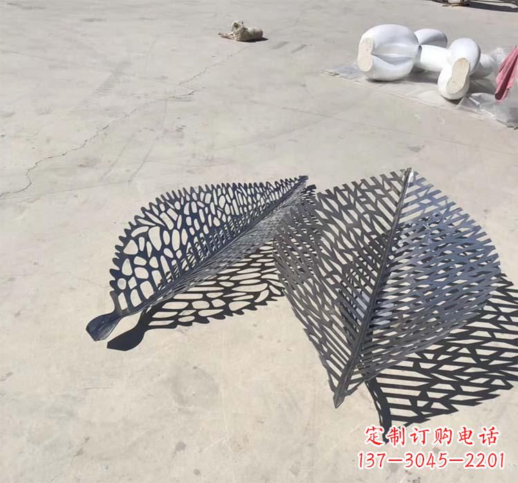 宁波不锈钢园林镂空树叶雕塑给空间增添美感
