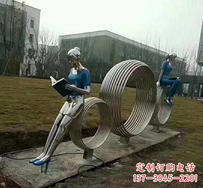 宁波圆环读书人雕塑