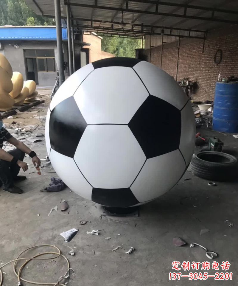 宁波足球雕塑一座屹立不倒的象征