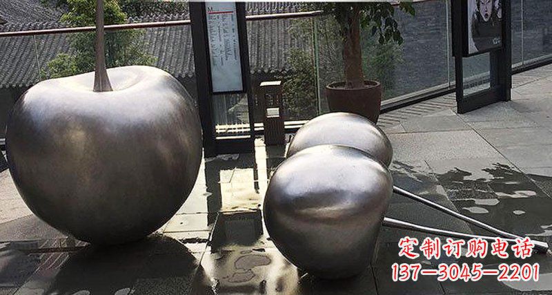 宁波樱桃雕塑点缀步行街美丽景观
