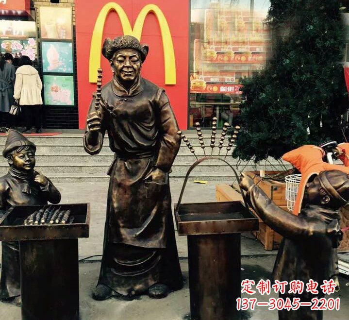 宁波步行街上的糖葫芦铜雕
