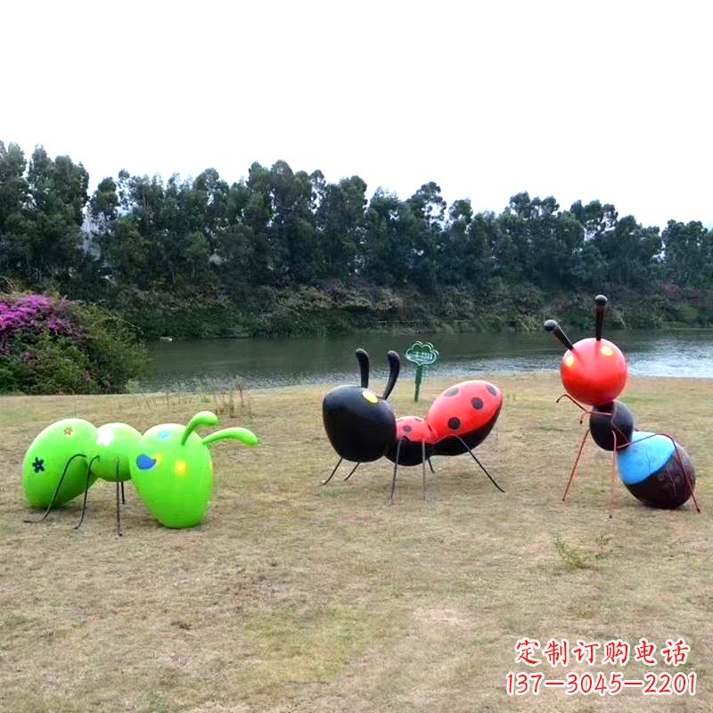 宁波彩绘玻璃钢蚂蚁雕塑——精致又充满动感