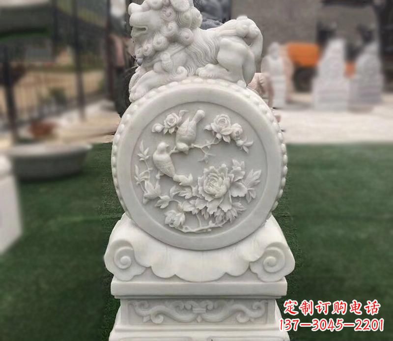 宁波草白玉麒麟浮雕门墩