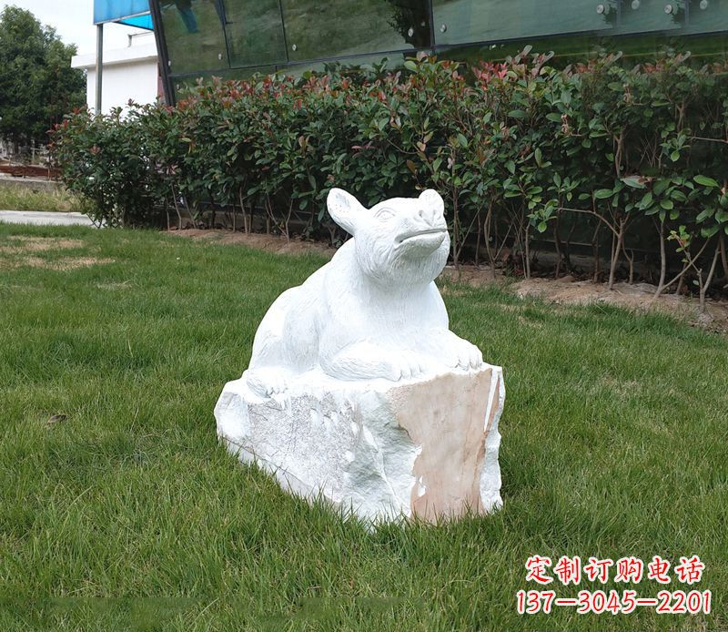 宁波草丛狗熊石雕