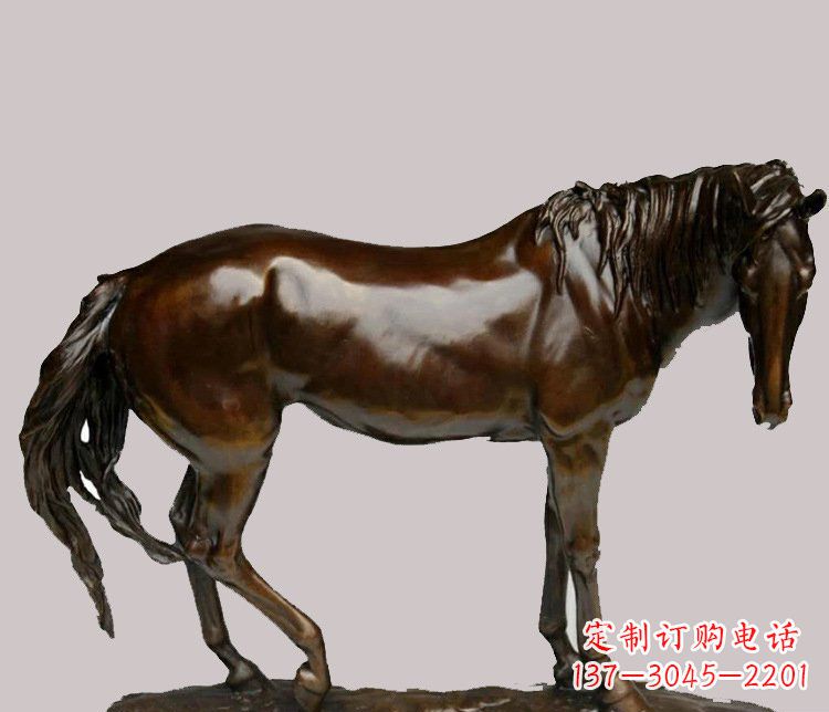 宁波草原上的动物雕塑