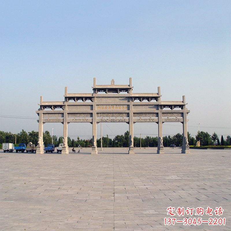 宁波精美石雕牌坊点缀城市广场