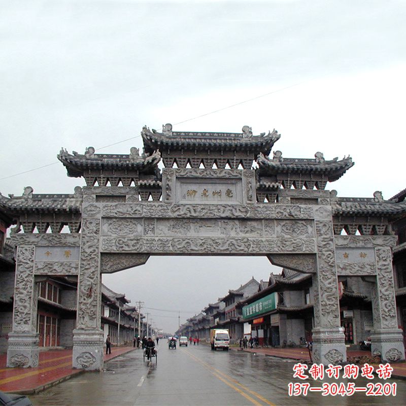 宁波城市街道仿古石牌楼