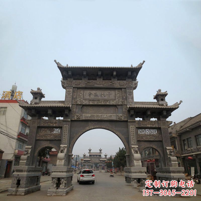 宁波城市街道仿古三门石雕牌楼