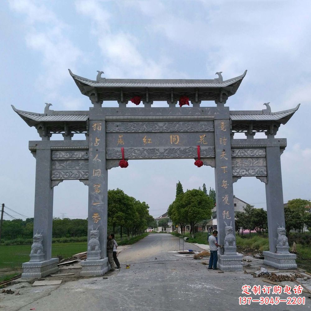 宁波青石三门牌坊雕塑传承中国古典文化