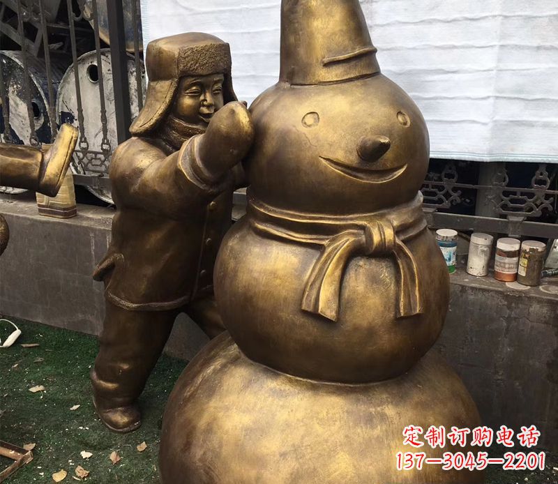 宁波戴帽子堆雪人的儿童铜雕