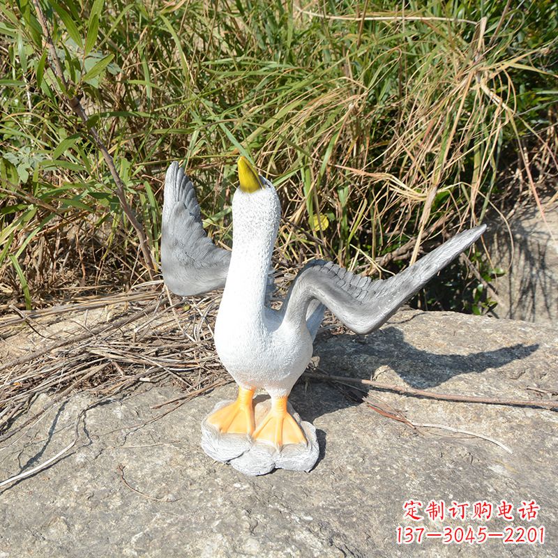 宁波祈求和平的雕塑少女