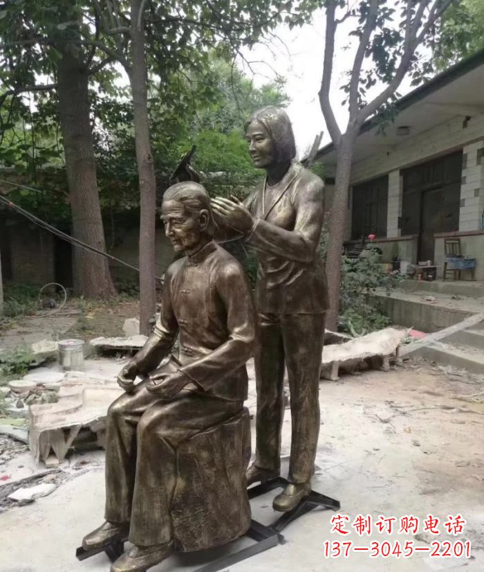 宁波纪念母亲的传统铜雕梳头人物