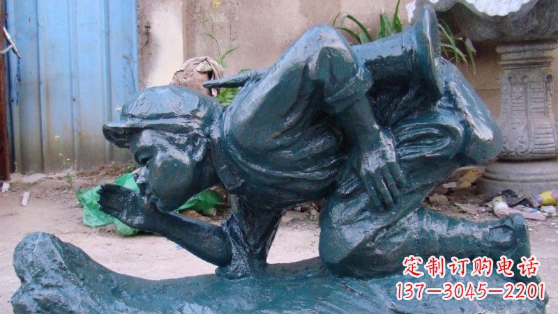 宁波传统文化符号——小红军冲锋号雕塑