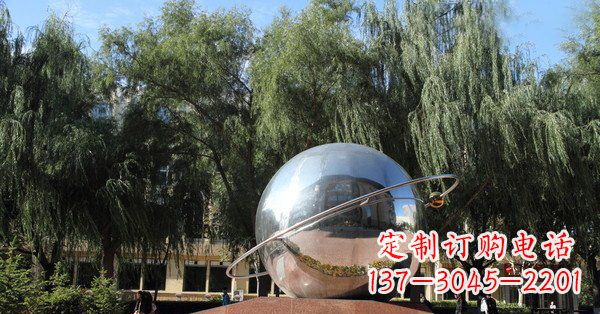 宁波优雅而充满动感的不锈钢地球与赤道融合雕塑