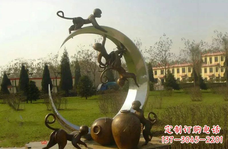 宁波不锈钢猴子拉月亮雕塑