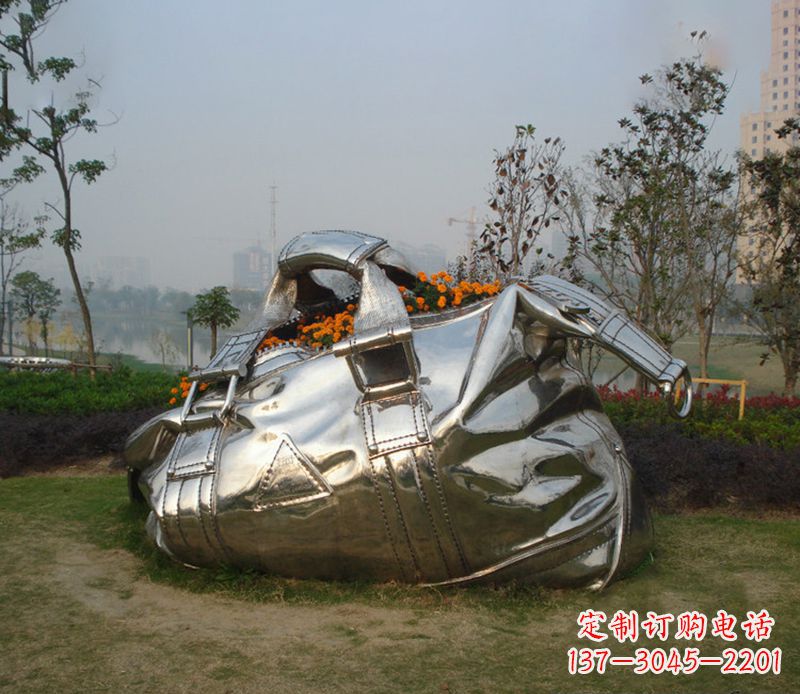 宁波不锈钢手提包雕塑--传承经典,拥有独特之美