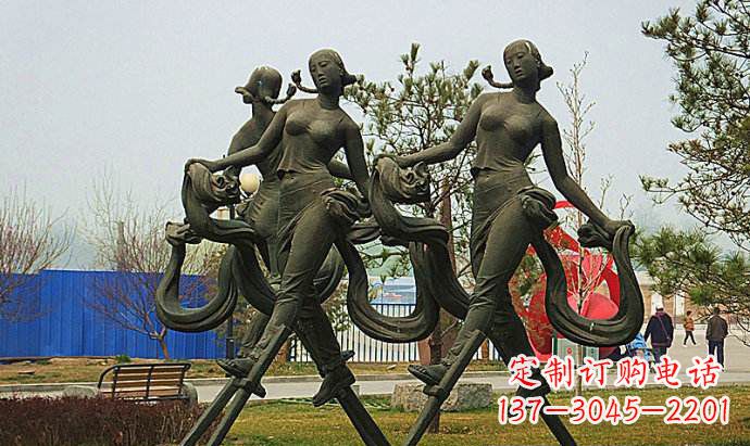 宁波公园踩高跷的女孩人物铜雕