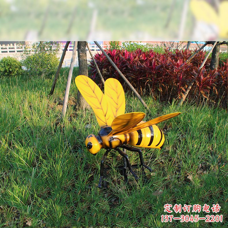 宁波公园草坪动物插件,仿真大马蜂玻璃钢雕塑