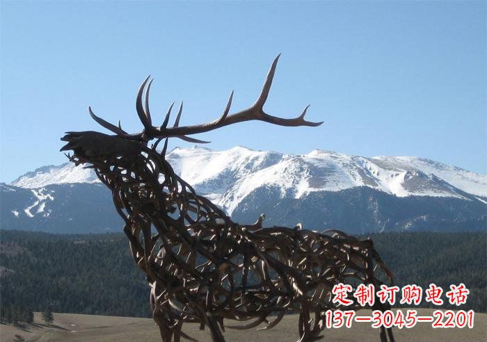 宁波公园抽象鹿动物铜雕