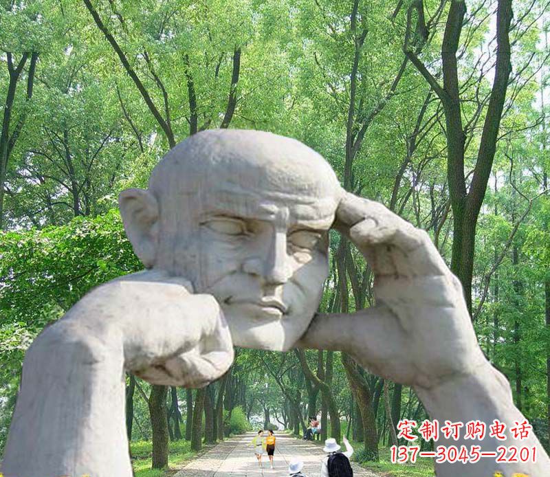 宁波公园抽象人物拱门石雕