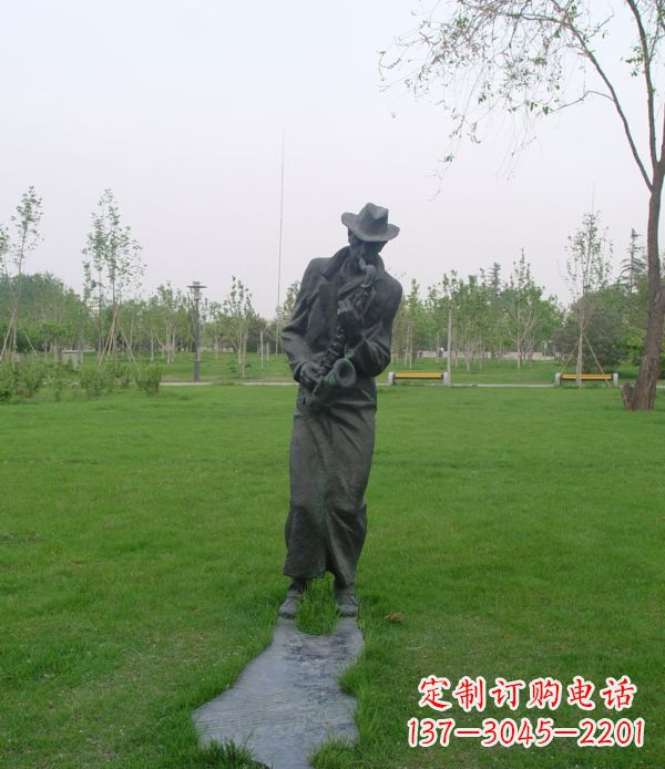 宁波公园吹萨克斯人物铜雕