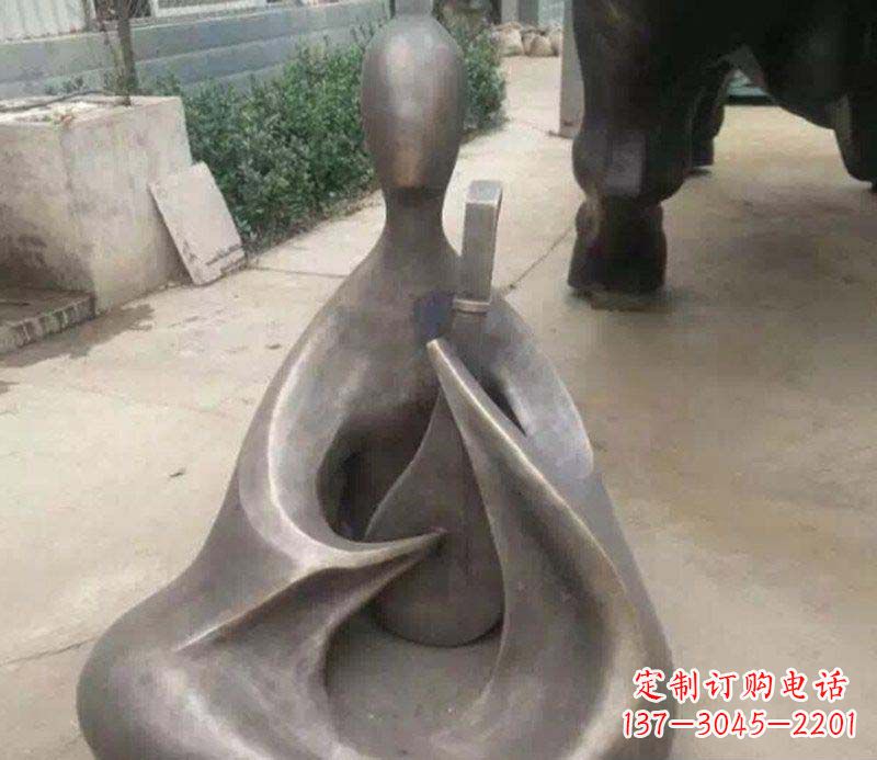 宁波抽象景观弹琵琶铜雕