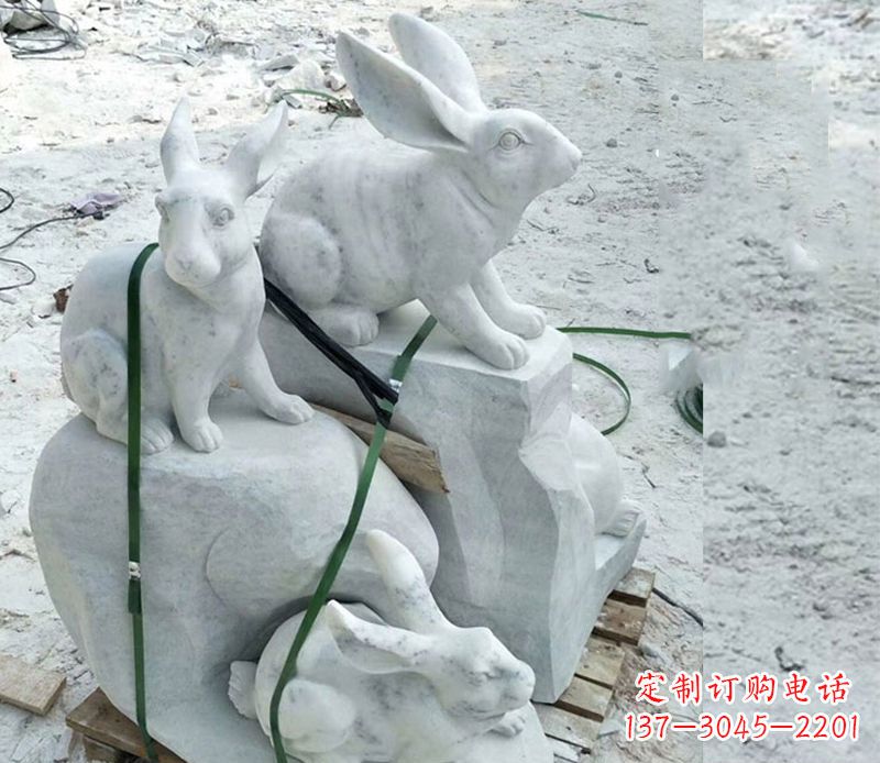 宁波活泼可爱的兔子雕塑
