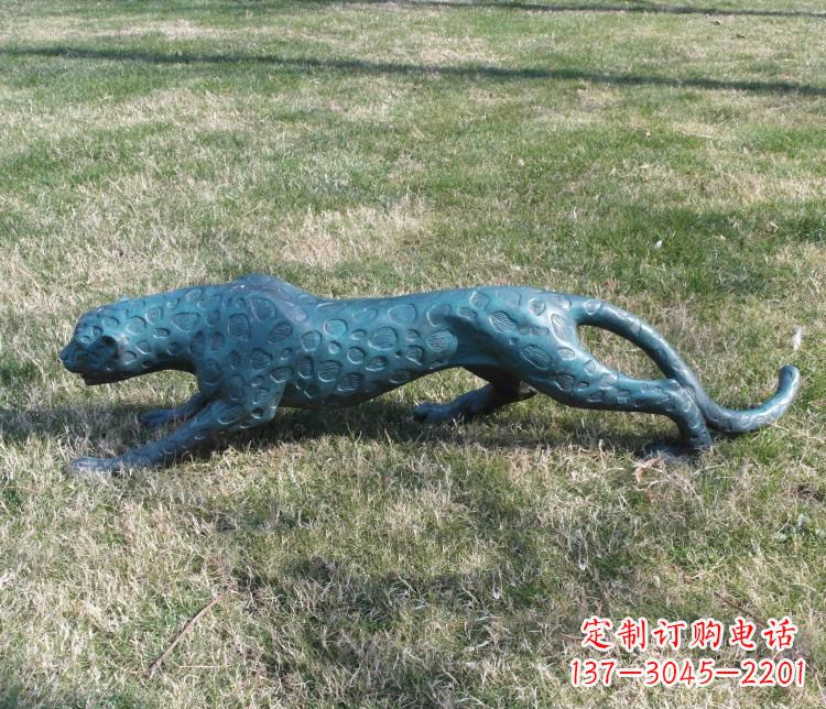 宁波公园金钱豹铜雕