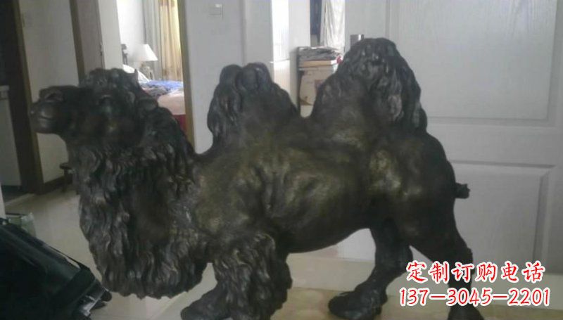 宁波公园骆驼动物景观铜雕