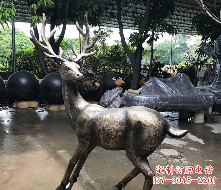 宁波静谧的梅花鹿铜雕