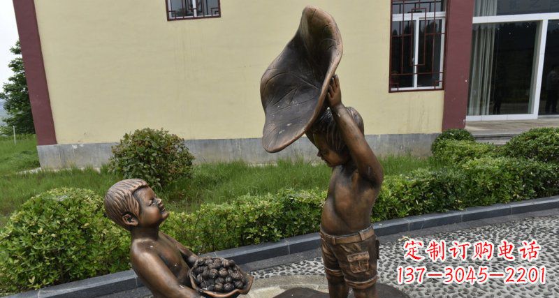 宁波精美铜雕帽子装核桃的小男孩