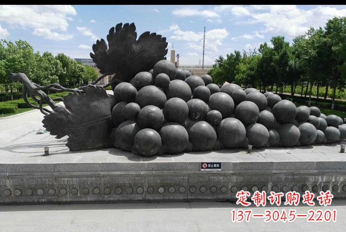 宁波公园葡萄铜雕