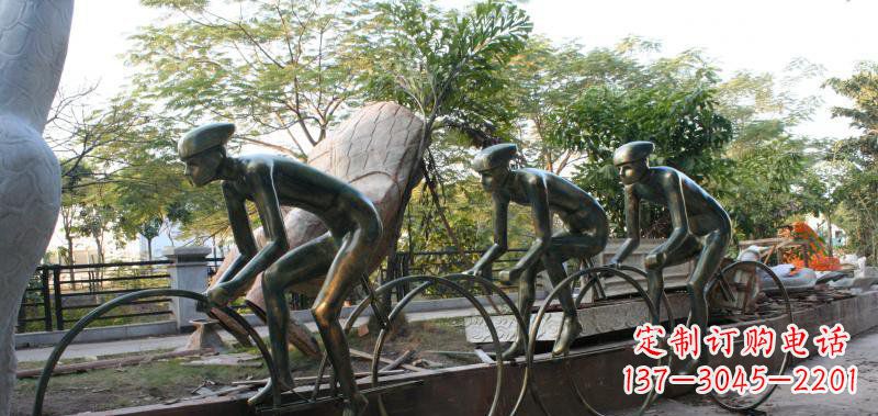 宁波公园骑自行车的人物景观铜雕