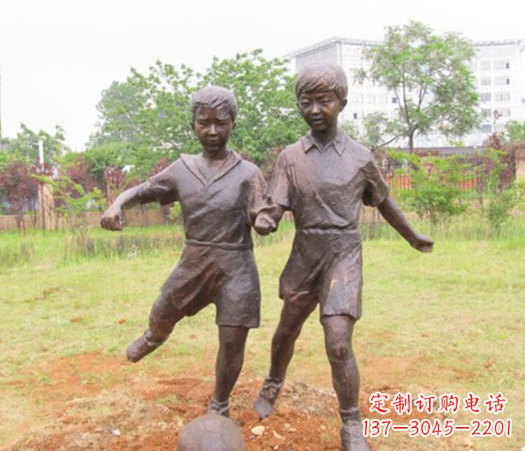 宁波童心盎然的足球铜雕