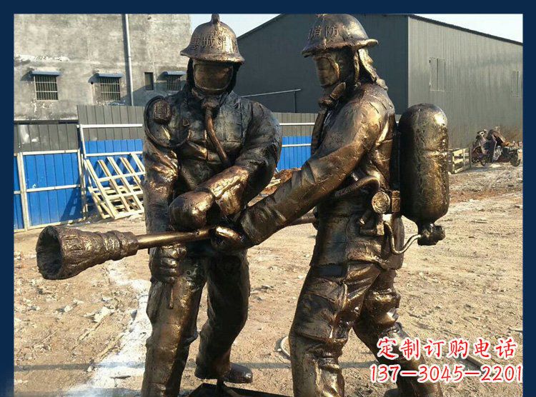 宁波以消防员为原型的铜雕塑