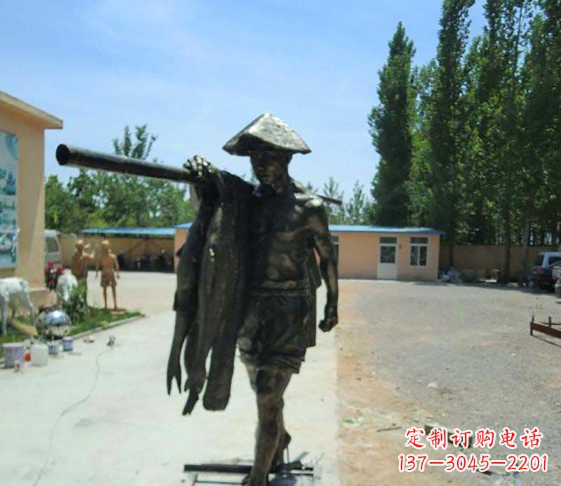 宁波传承古老文化的渔民雕塑