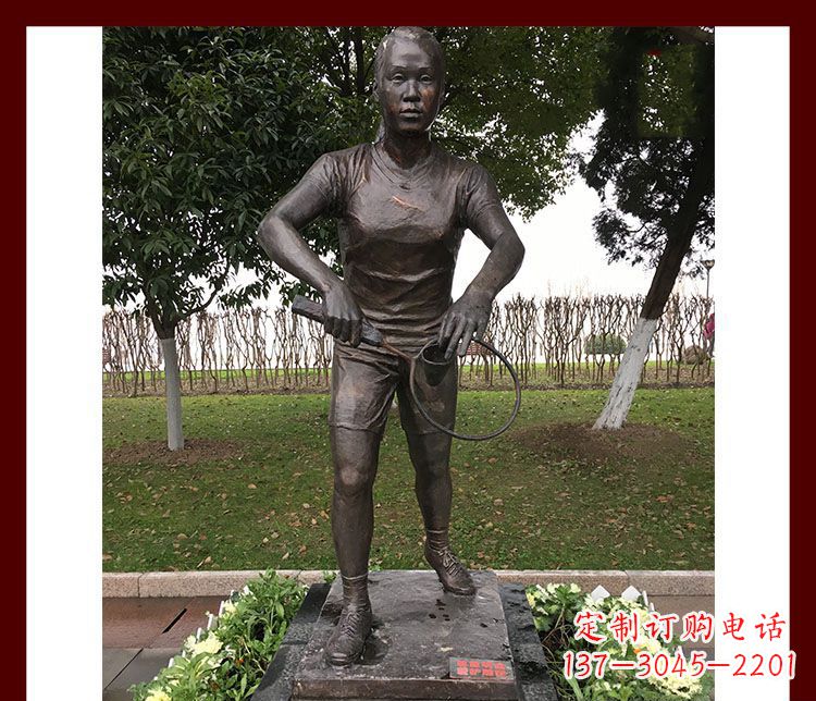 宁波公园羽毛球运动员铜雕