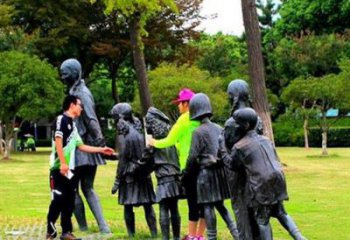 宁波铜质老鹰抓小鸡雕塑