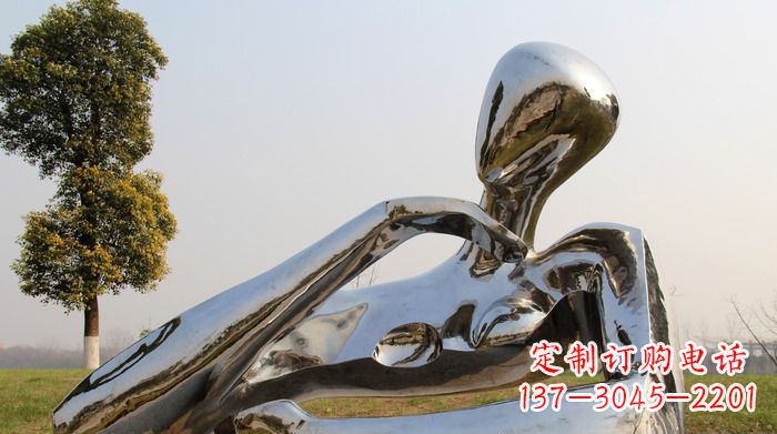 宁波广场不锈钢手托下巴的女人雕塑