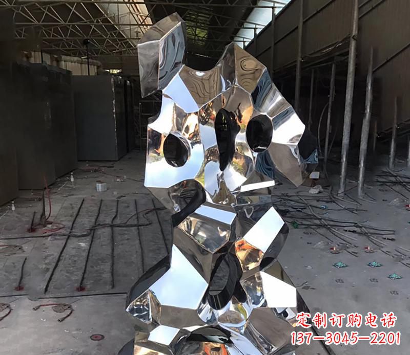 宁波别具匠心的太湖石雕塑