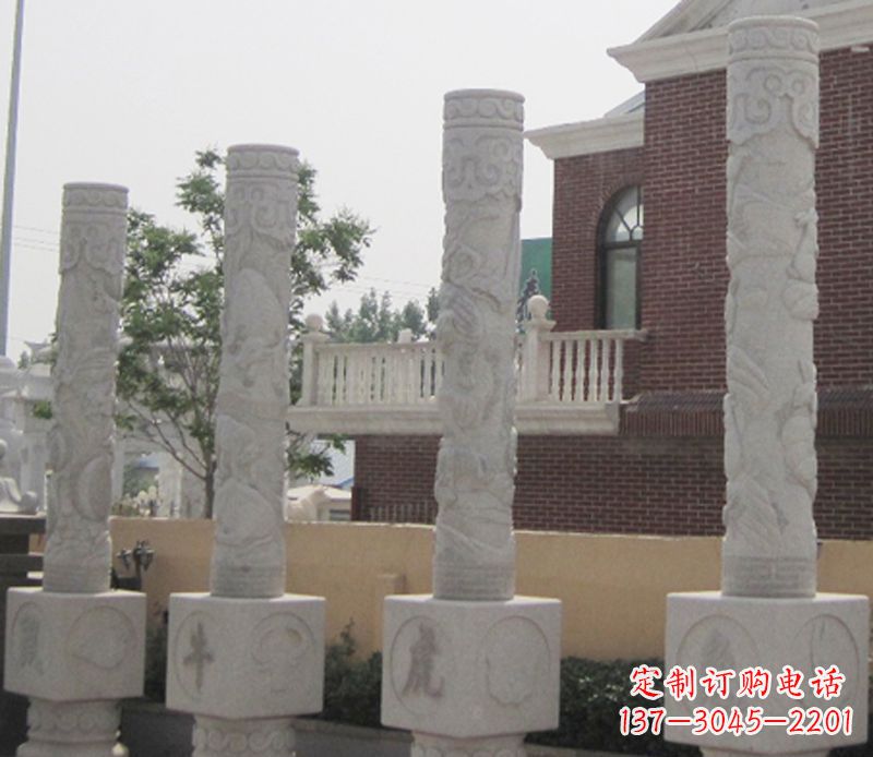 宁波历久弥新的圆润十二生肖雕塑