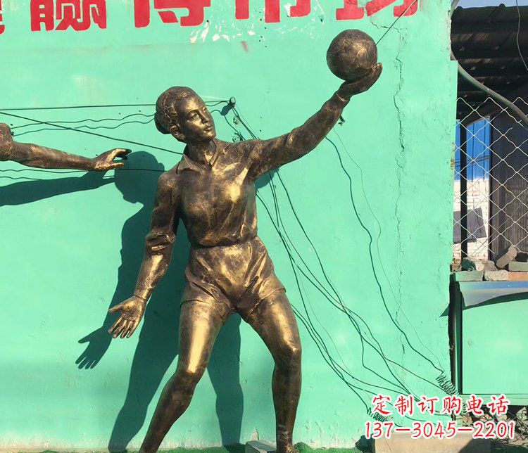 宁波中领雕塑：学生运动的赞美——精美铜雕学生人物排球雕塑