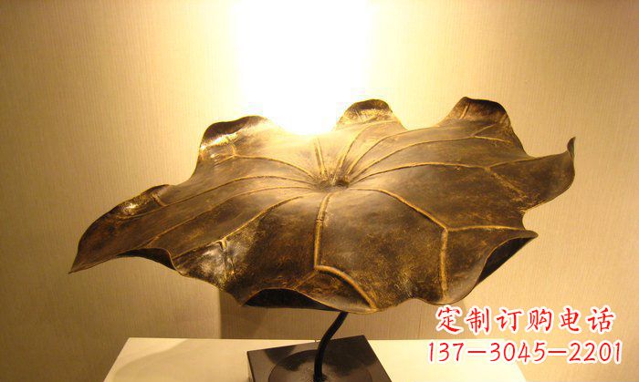 宁波深受人们喜爱的铜雕荷叶雕塑，由贵金属精铸…
