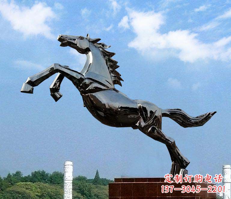 宁波广场一往直前不锈钢奔马雕塑