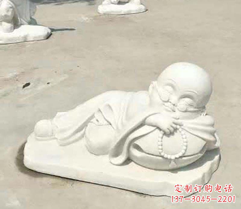 宁波汉白玉摆姿势的小和尚雕塑
