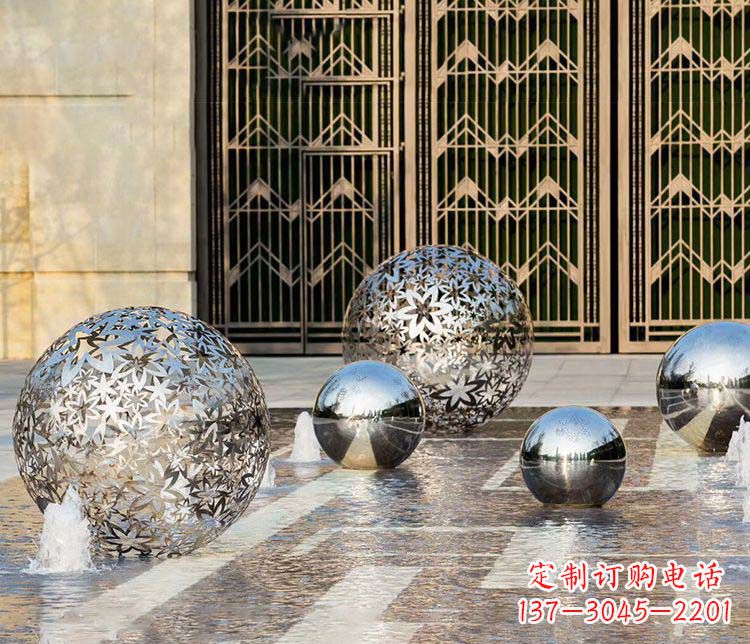 宁波欣赏自然的美:不锈钢花形镂空球喷泉雕塑