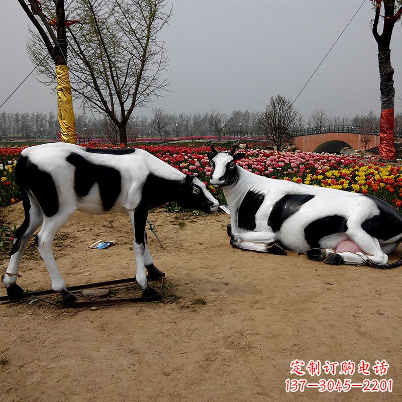 宁波室外仿真动物雕塑-奶牛,为您打造精美细腻的艺术品