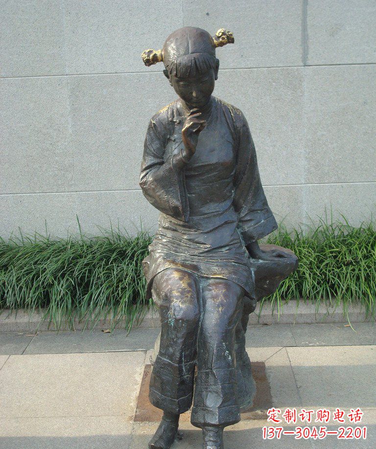 宁波描绘心灵世界的街边低头思考的女孩景观铜雕