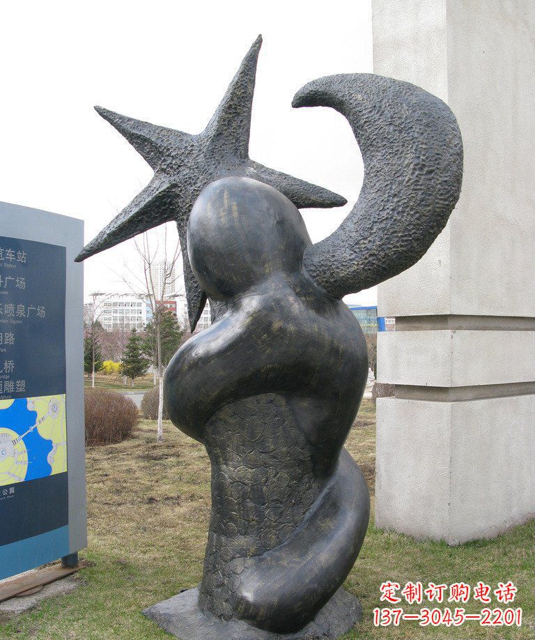 宁波街边星星月亮景观铜雕是由中国领雕塑定制的…